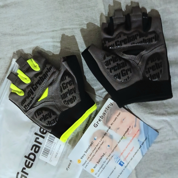 Brand NEW Unisex Cycling Gloves 2 Pair Bundle - Picture 2 of 10